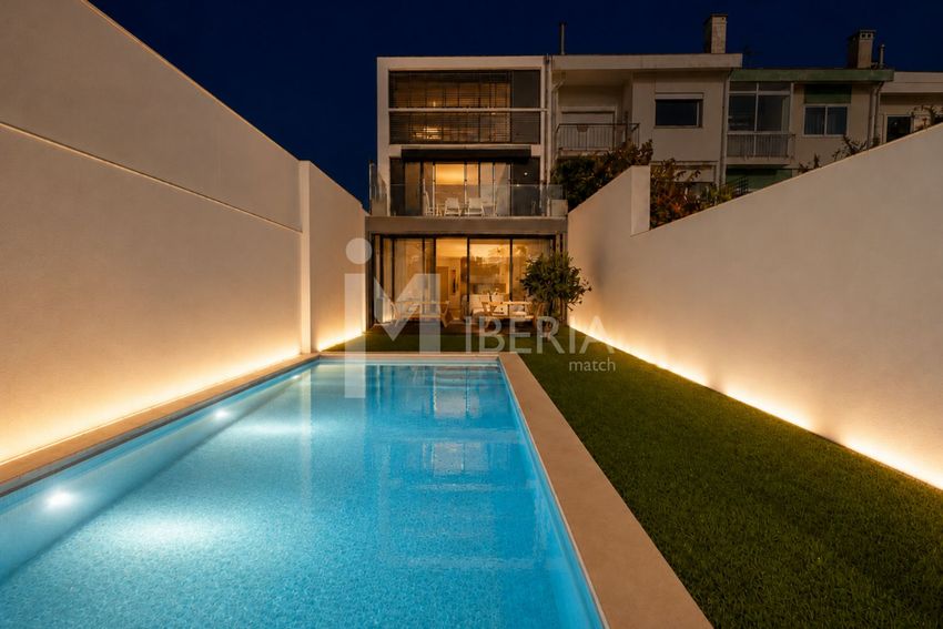 Moradia com piscina aquecida em Serralves — Fotografia editada com IA