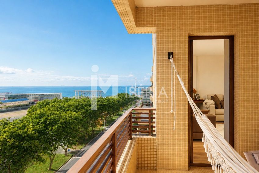 Apartamento com vista mar e parque — Fotografia editada com IA